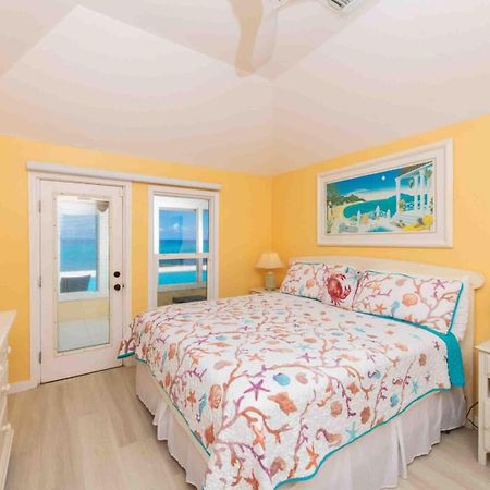 Thatch Hill - Renovated Beach House With Pool, Short Walk To The Rum Point Club Driftwood Village 외부 사진