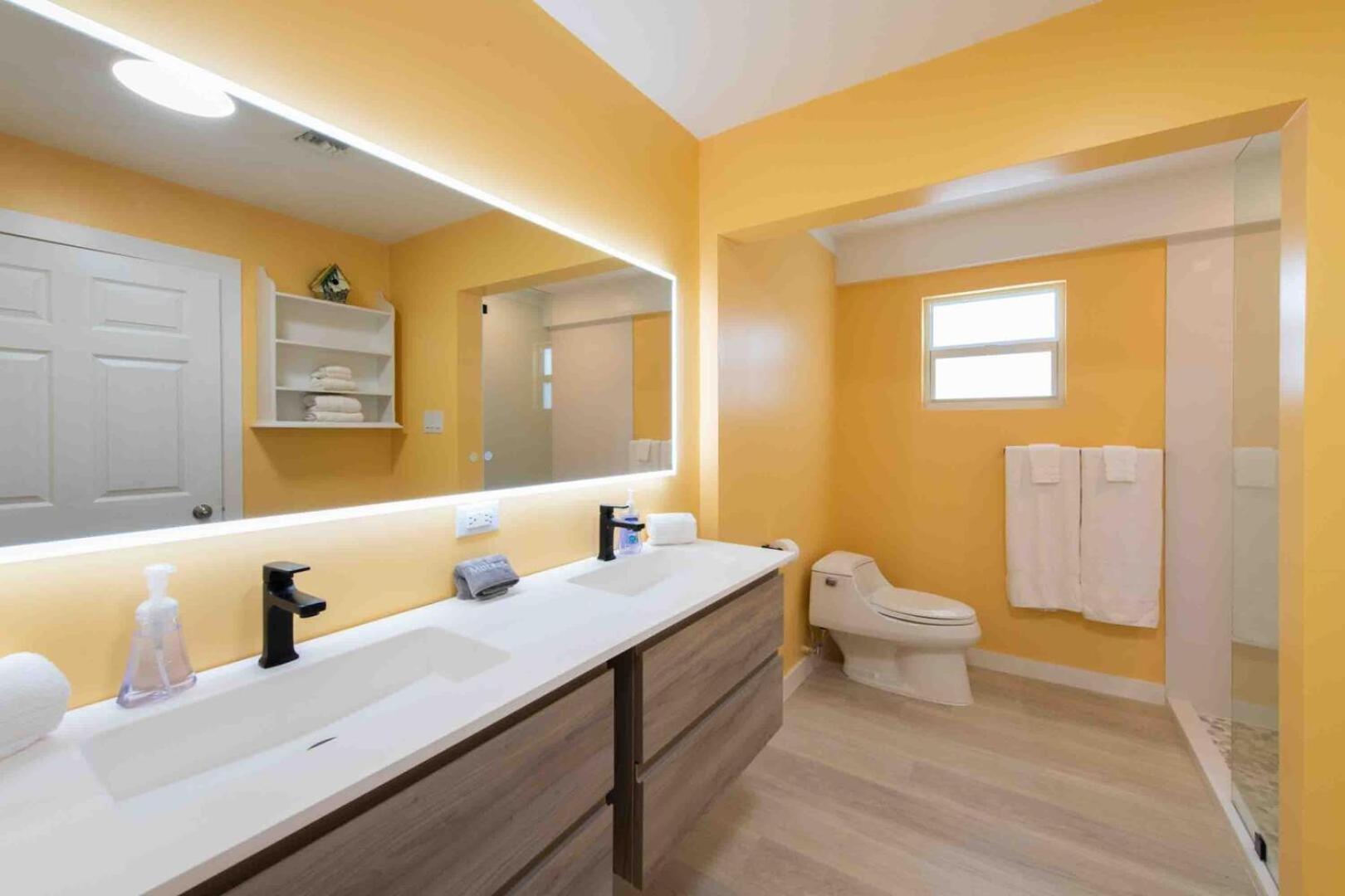 Thatch Hill - Renovated Beach House With Pool, Short Walk To The Rum Point Club Driftwood Village 외부 사진
