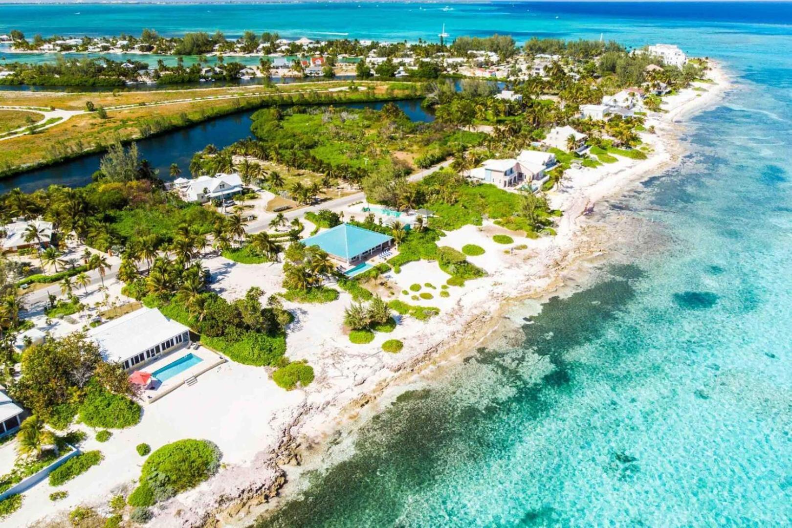 Thatch Hill - Renovated Beach House With Pool, Short Walk To The Rum Point Club Driftwood Village 외부 사진