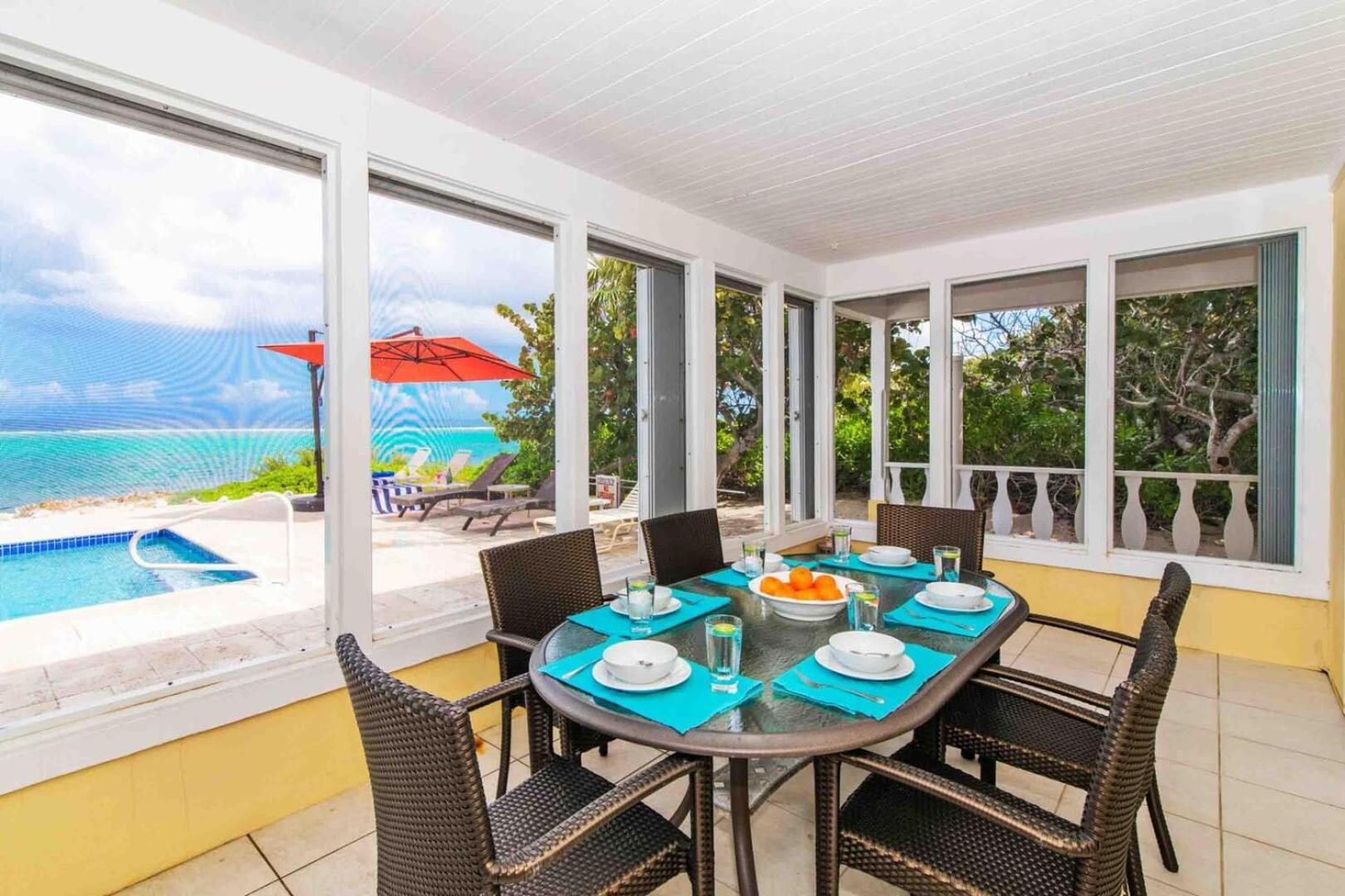 Thatch Hill - Renovated Beach House With Pool, Short Walk To The Rum Point Club Driftwood Village 외부 사진